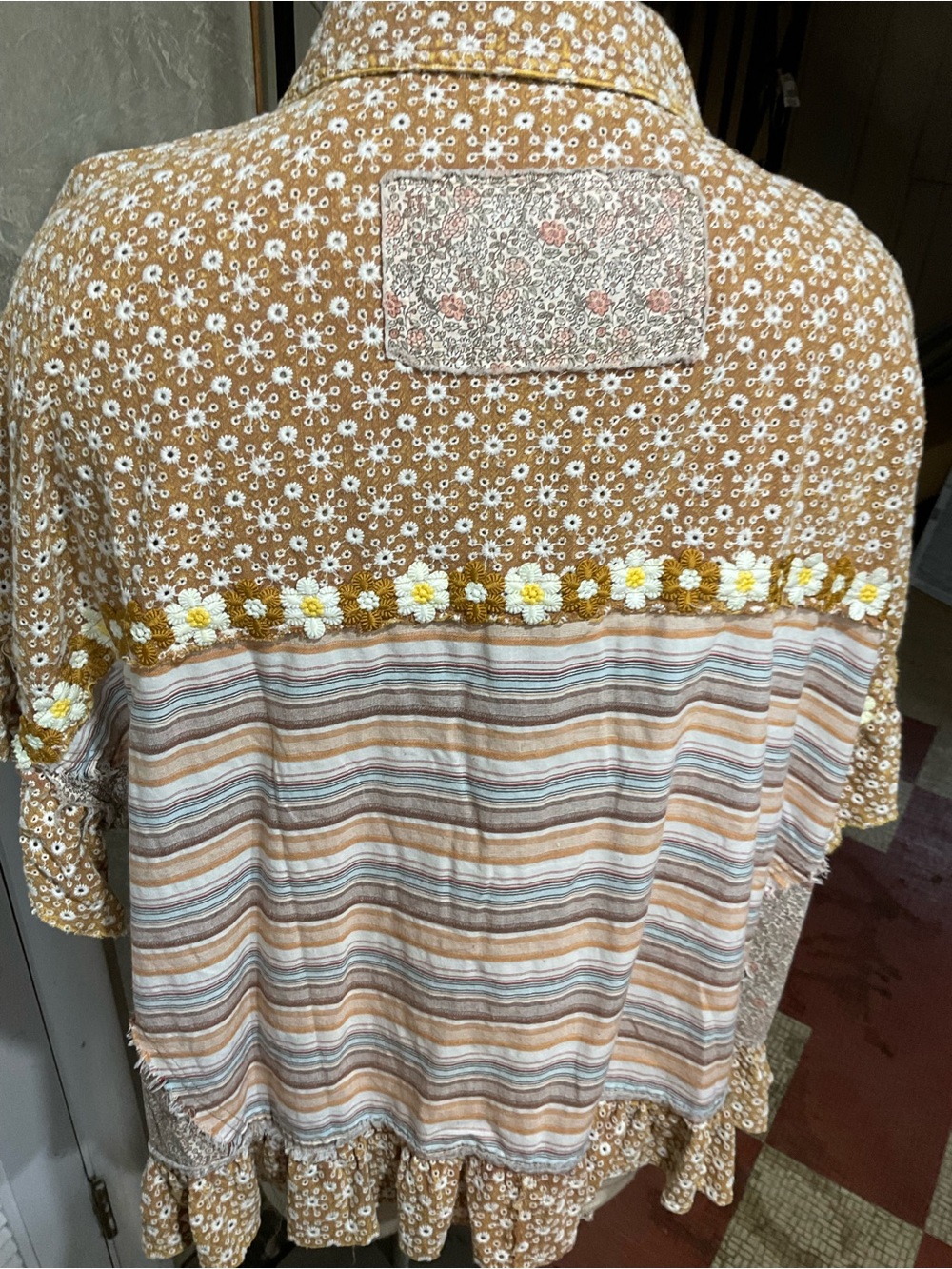 Oli Hali L button up top two pockets on top & pockets all raw hem. - Picture 6 of 6